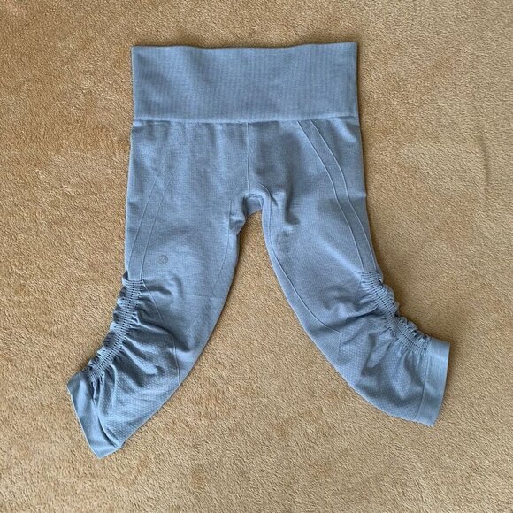 Lululemon Women’s Size 4 Gray In The Flow Crop Compression Leggings Workout - Picture 3 of 10
